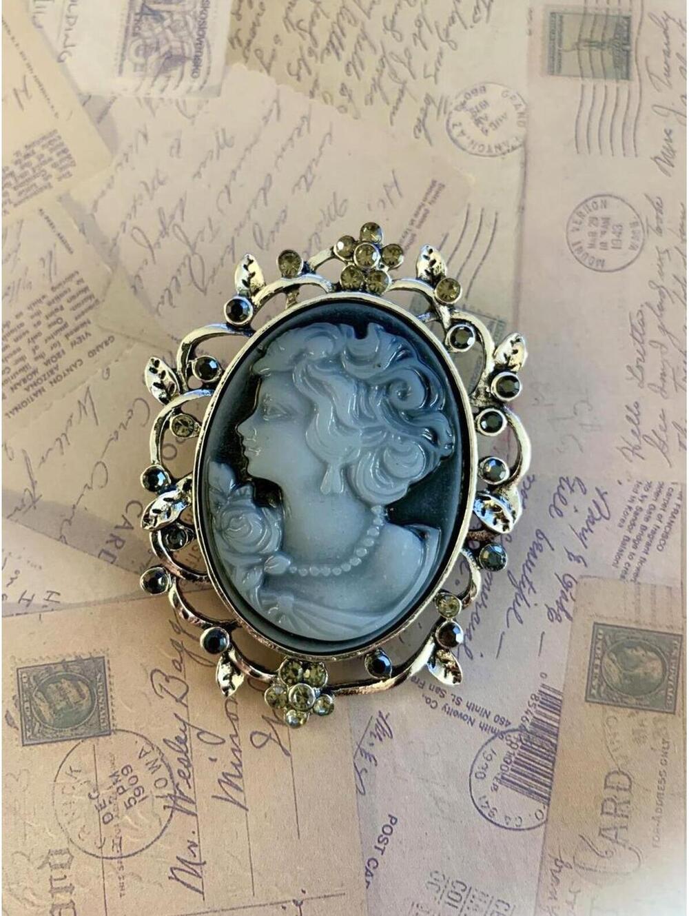 Victorian Cameo Brooch Pin